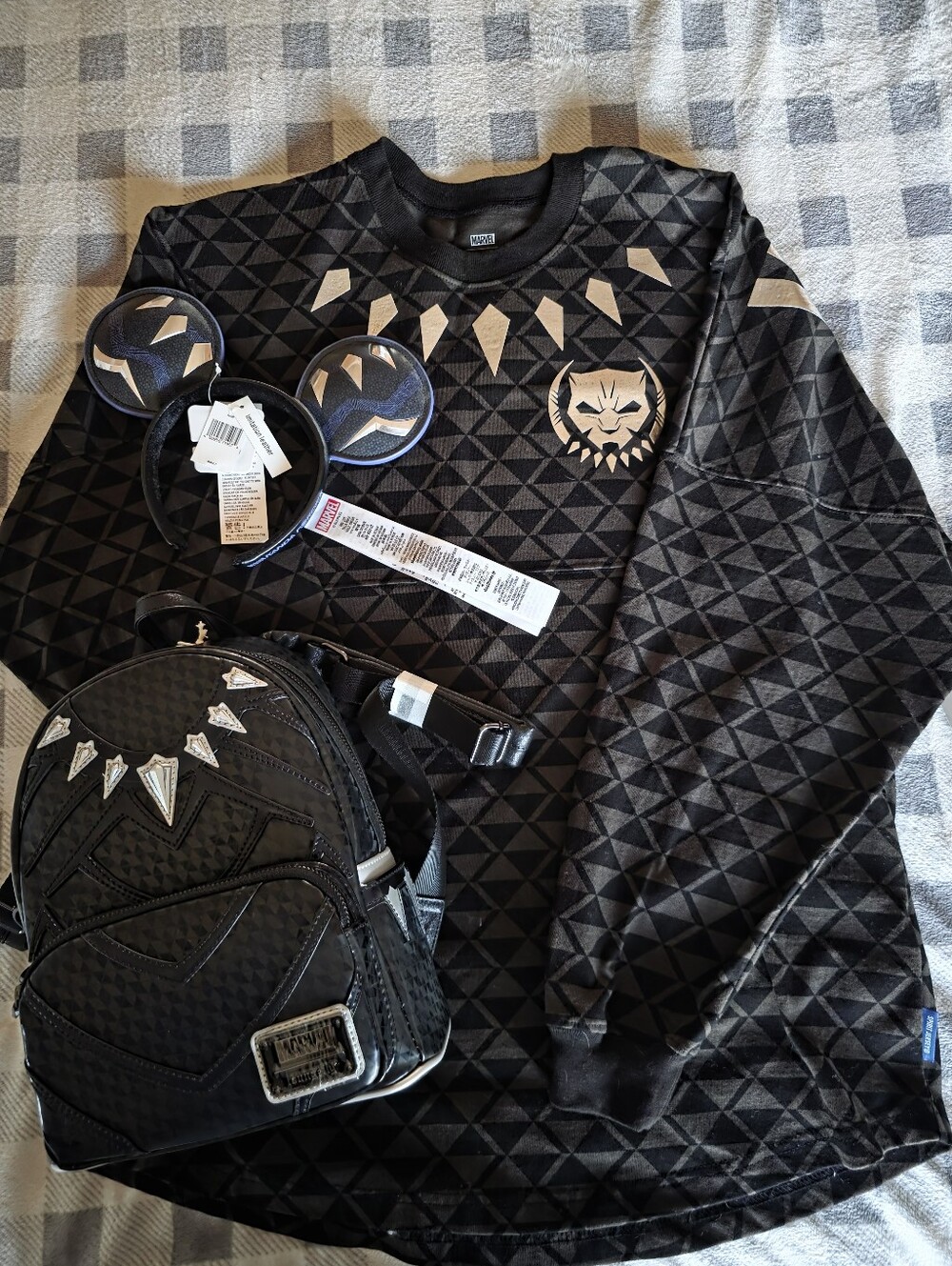 Black Panther Disneyland Spirit Jersey, Minnie ears, and Loungefly Backpack Bund